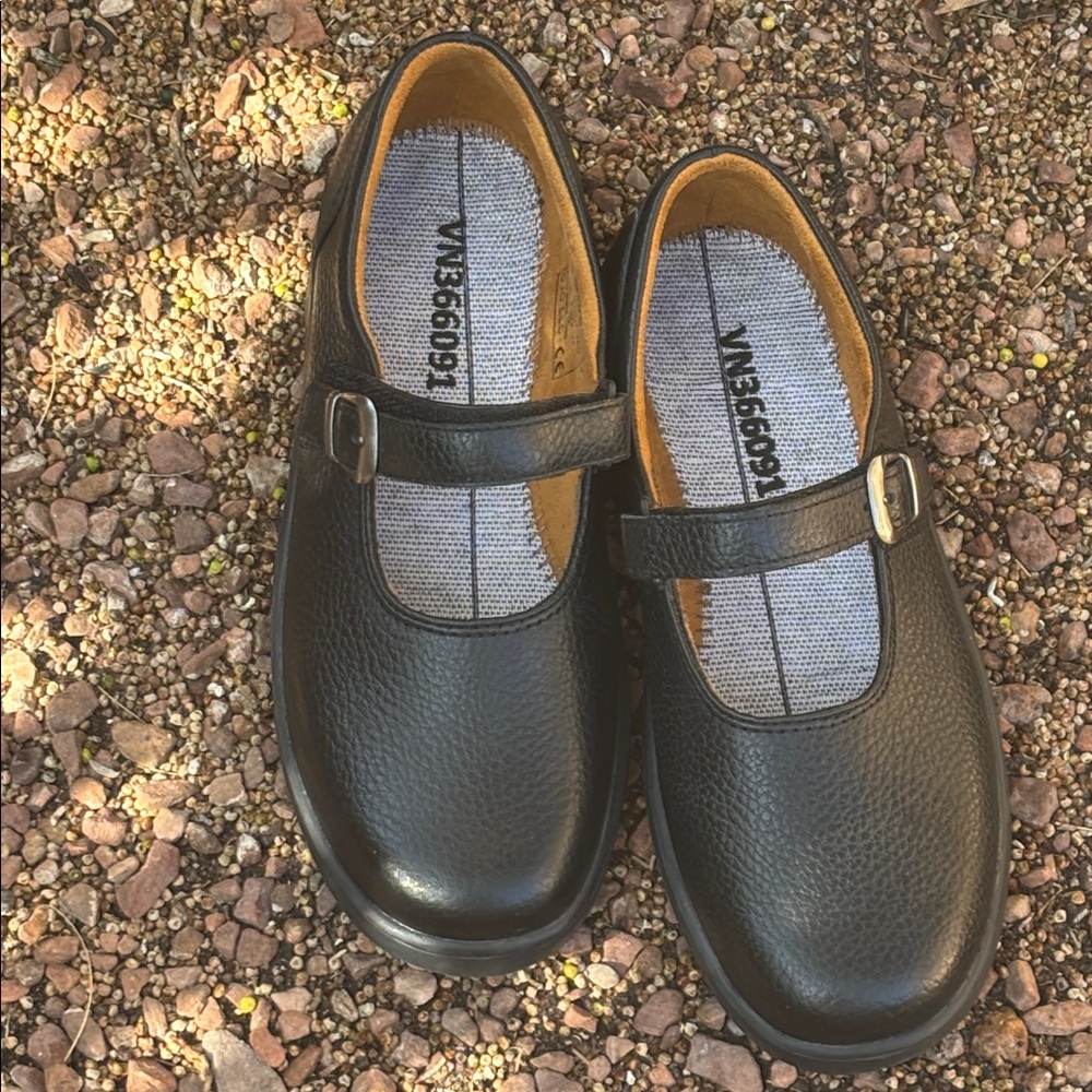Dr. Comfort Mary Jane Leather Flats Shoes Size 8W NWOT